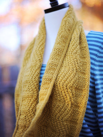 Dovetail Cowl  by Carina Spencer
